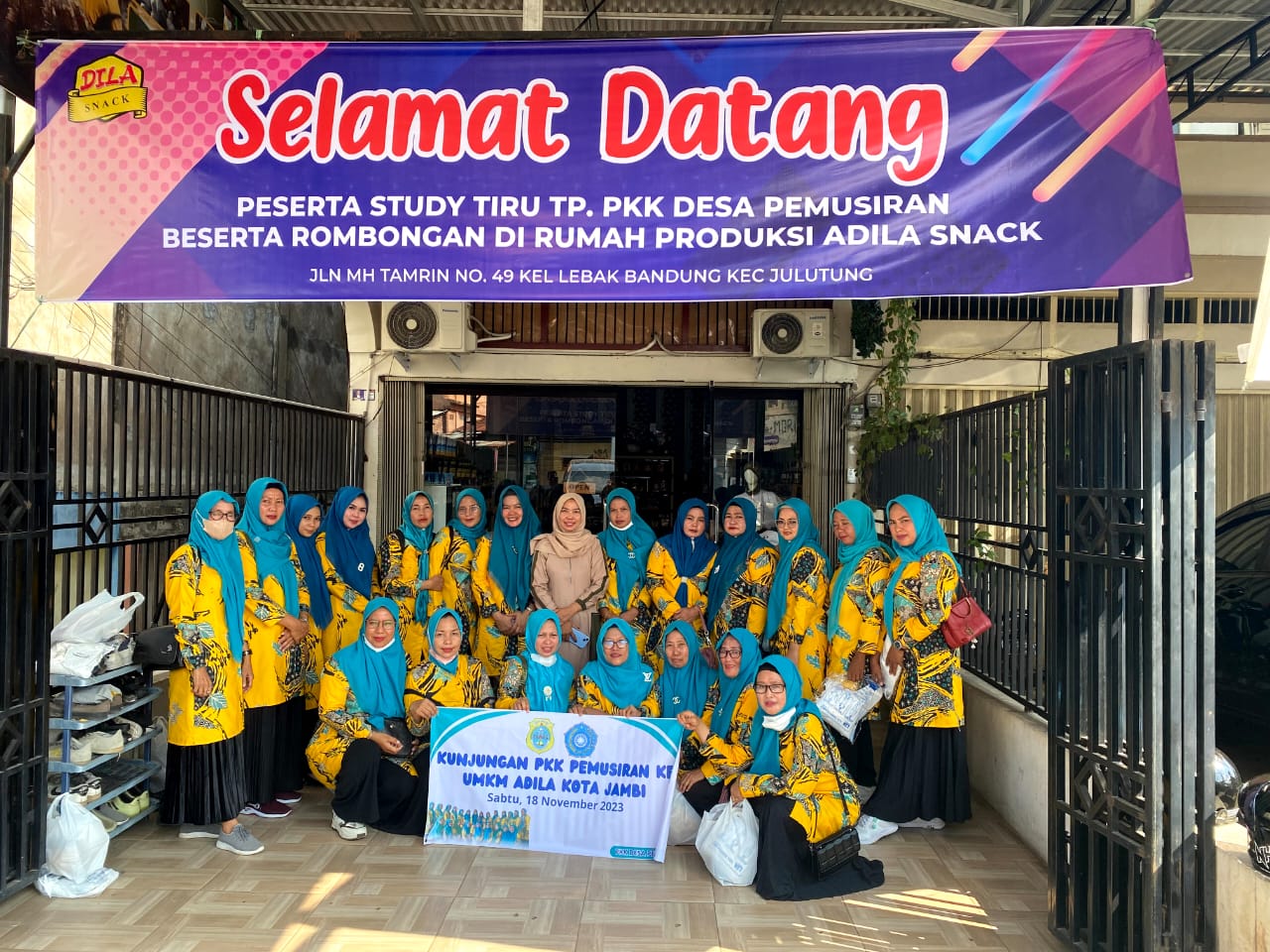 TP PKK Desa Pemusiran Lakukan Studi Tiru di Adila Snack Jambi untuk Peningkatan Ekonomi Keluarga